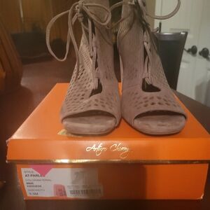 Arturo Chiang Tan Heels Elegant and Versatile